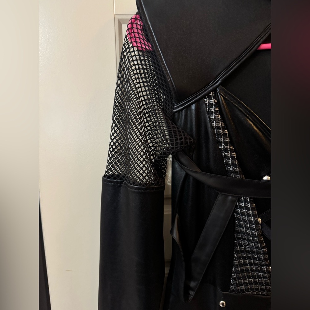 Leg Avenue Women's Villainess Vixen Sexy Cat Woman
Costume Medium 🖤 - Picture 10 of 16